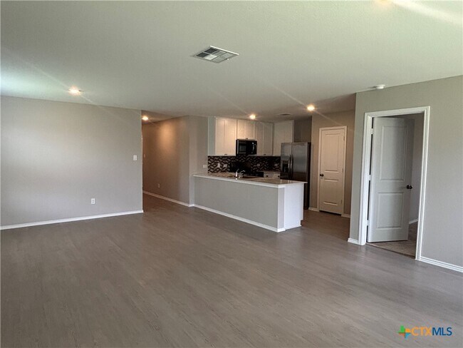 Foto del edificio - 321 Bertram Oaks Dr