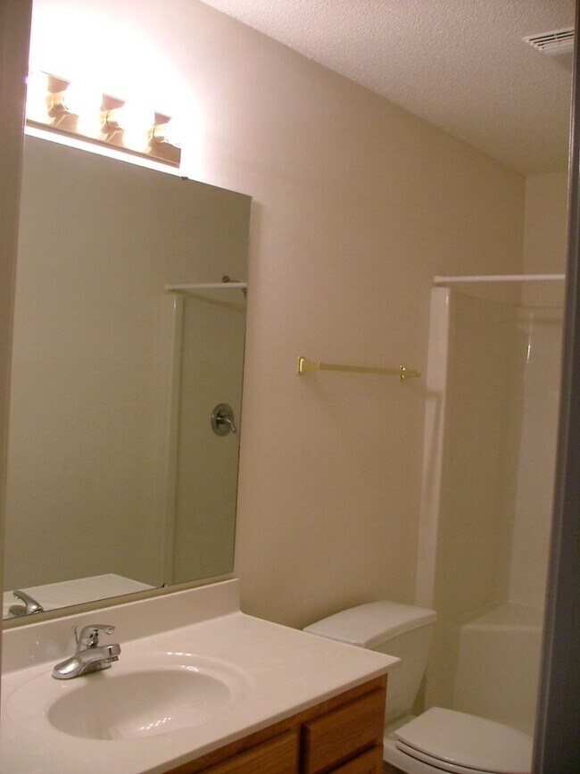 Foto del edificio - 100 Springwood Ln