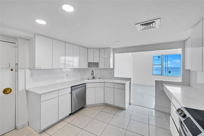Foto del edificio - 5255 Collins Ave
