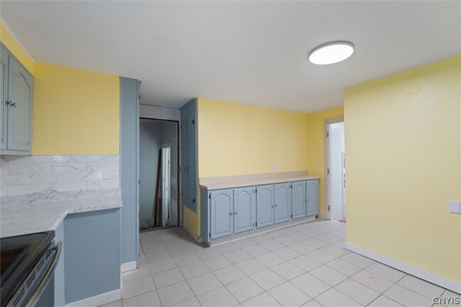 Building Photo - 102 Oakridge Dr