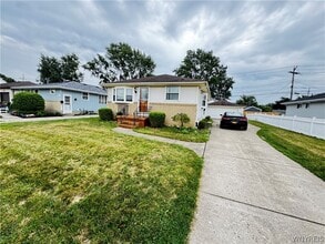 Building Photo - 13 Satinwood Dr