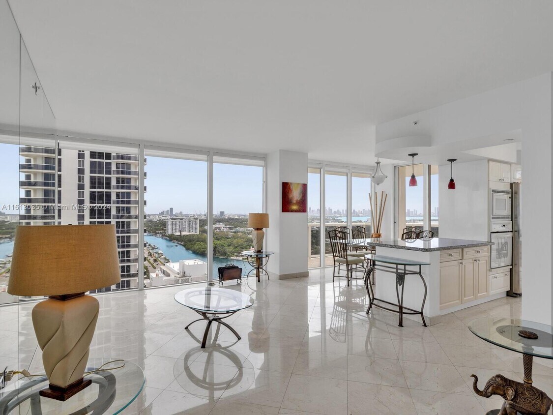 Foto principal - 4779 Collins Ave