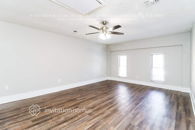 Foto del edificio - 2212 W Oakdale Rd