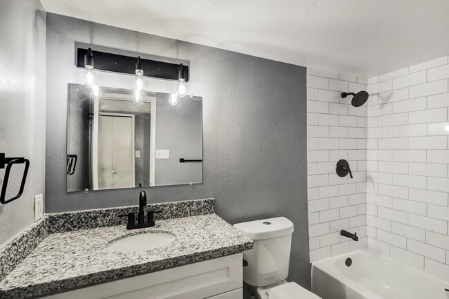 Foto del edificio - 14107 Pinewest Dr