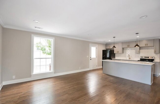 Foto del edificio - 5821 Labrador Ln