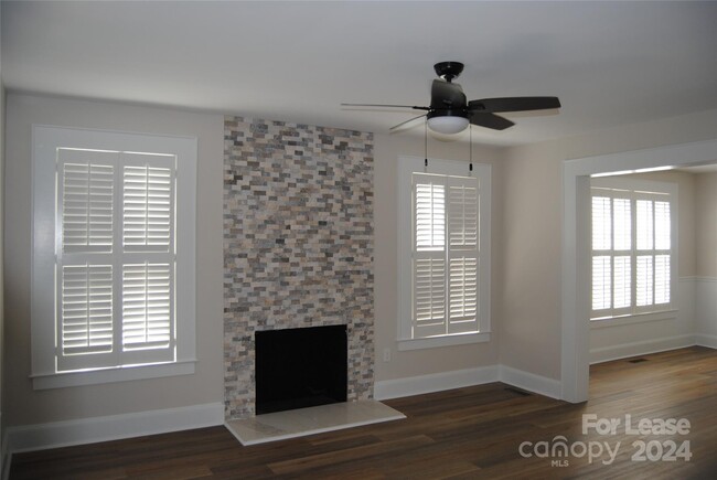 Building Photo - 3249 Pleasant Plains Rd