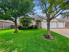 Building Photo - 11112 Jockey Bluff Dr