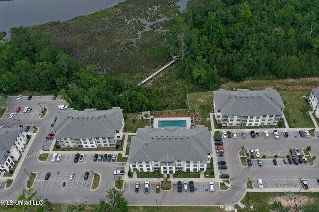 Foto del edificio - WATERFRONT CONDO FOR RENT