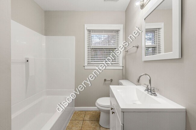 Foto del edificio - JUST REDUCED! RENOVATED 3/1 IN Forest Park...