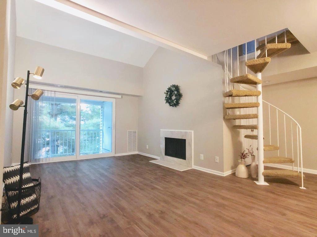 20327 Beaconfield Terrace Unit 202, Germantown, MD 20874 Room for