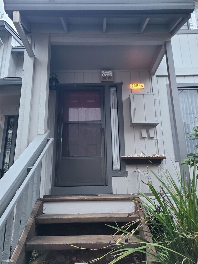 Primary Photo - 2 br, 2.5 bath Townhome - 20694 Waterford ...