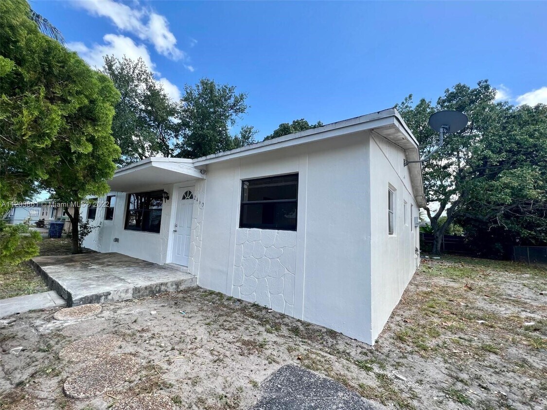 2460 NW 179th St, Miami Gardens, FL 33056 House for Rent in Miami