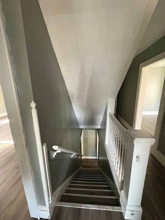 Building Photo - 928 Avondale Ave