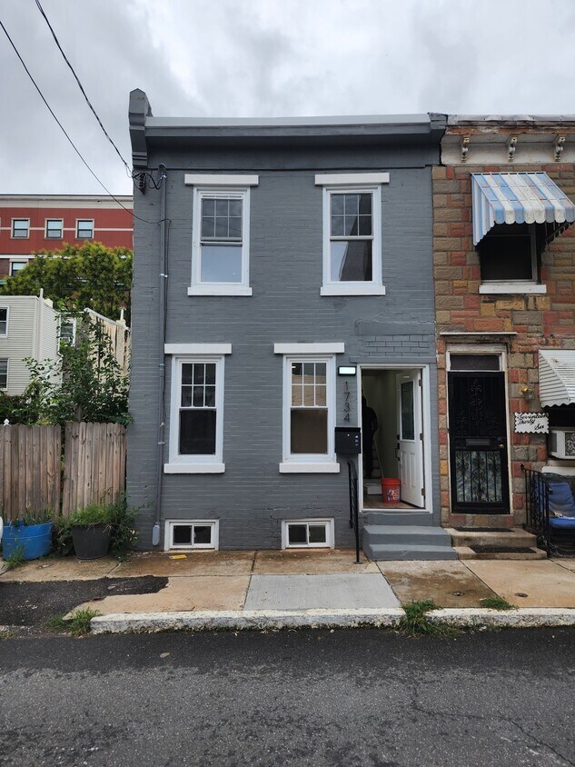 Primary Photo - 1734 W Seybert St
