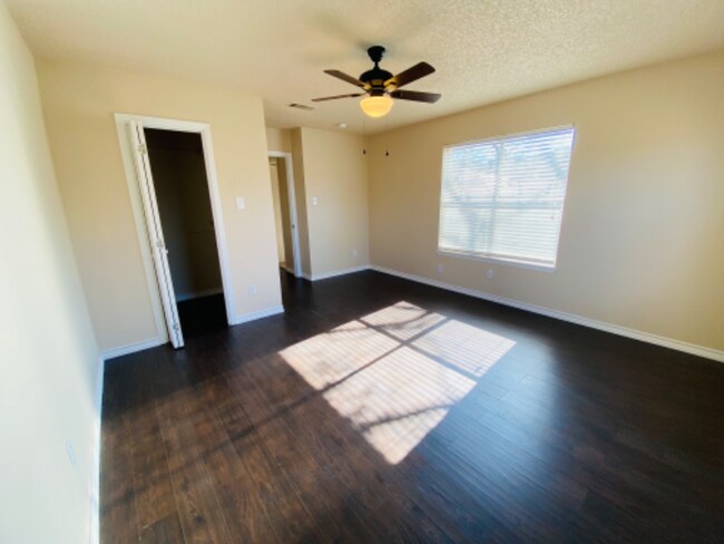 Foto del edificio - 103 Hughson Ct