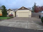 Foto principal - 3 Bedroom Canby Ranch Style Home Available !!