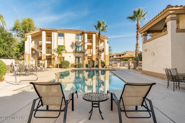 Foto del edificio - 2550 E River Rd