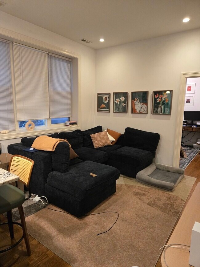 Foto del edificio - 2309 N Leavitt St