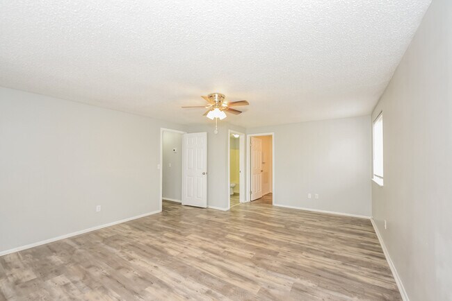 Building Photo - 110 Compass Ln