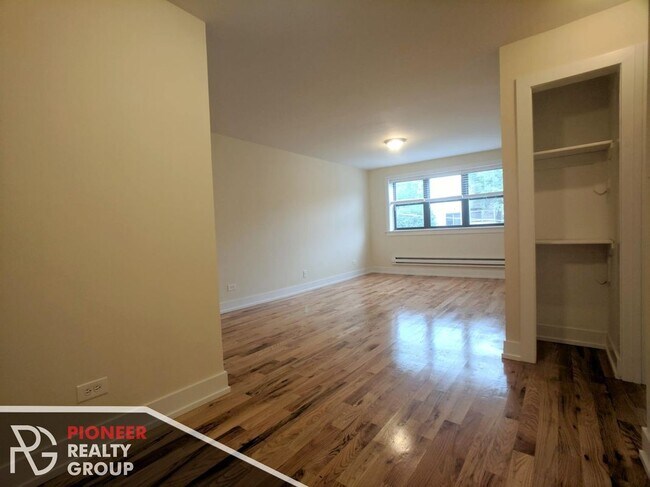 Building Photo - 555 W Arlington Pl