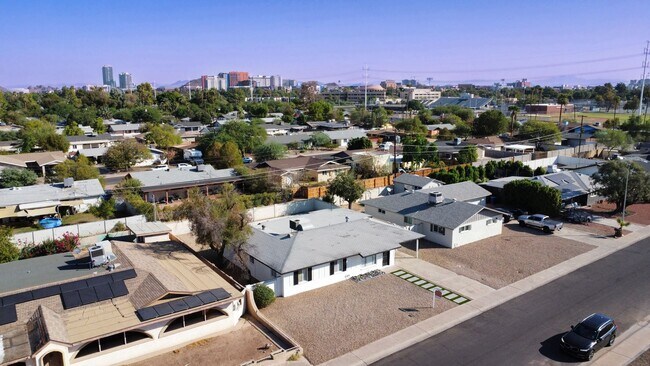 Building Photo - MODERN TEMPE HOME 1 MILE AWAY FROM ASU CAM...
