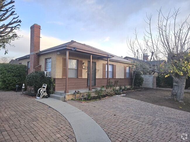 Building Photo - 11491 Saticoy St