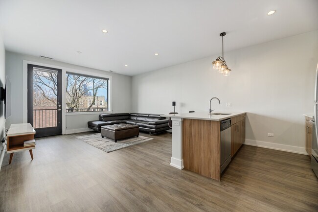Foto del edificio - 2111 S Halsted St