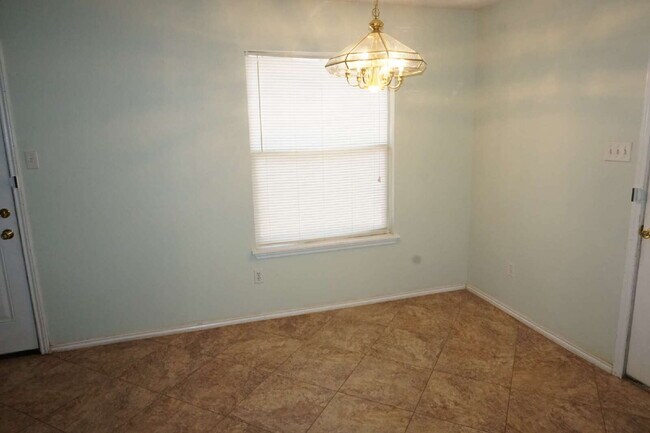 Building Photo - Duplex Across The Street From Park & Minut...