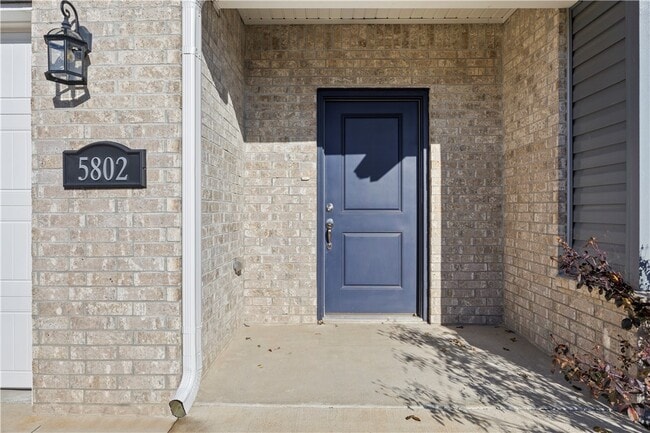 Building Photo - 5802 SW Teppee Ave