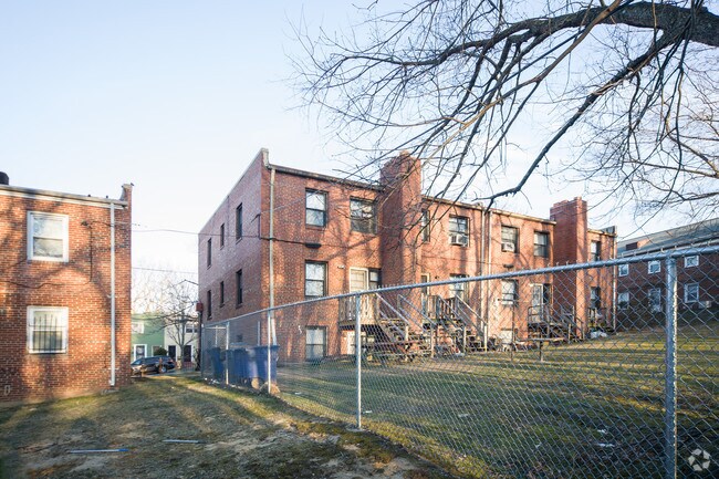 Building Photo - 427-429 Burbank St SE