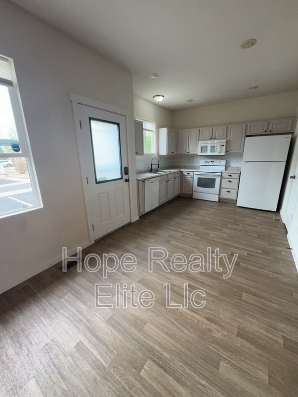 Photo - 5198 Dovetail Ln Apartment