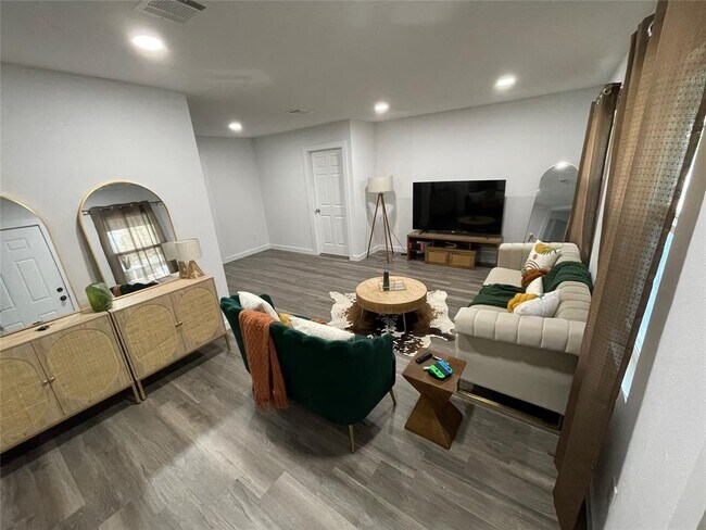 Foto del edificio - 5962 Ridgeway Dr