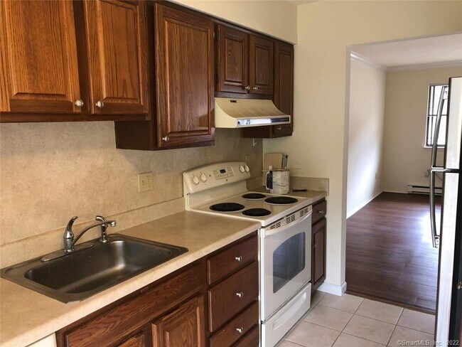 Foto del edificio - 6 Bouton St E