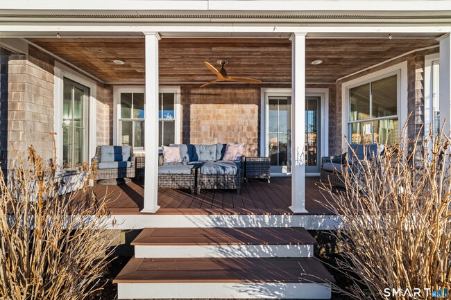 Building Photo - 5 Middle Beach Rd