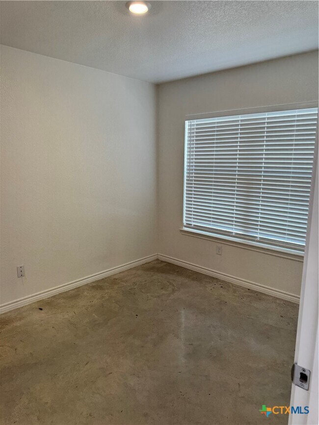 Building Photo - 1274 Lehmann Dr