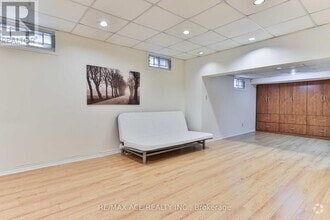 Building Photo - 6 Ellenhall Square