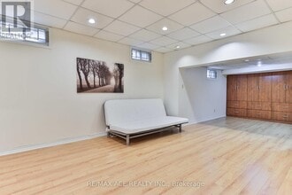 Building Photo - 6 Ellenhall Square