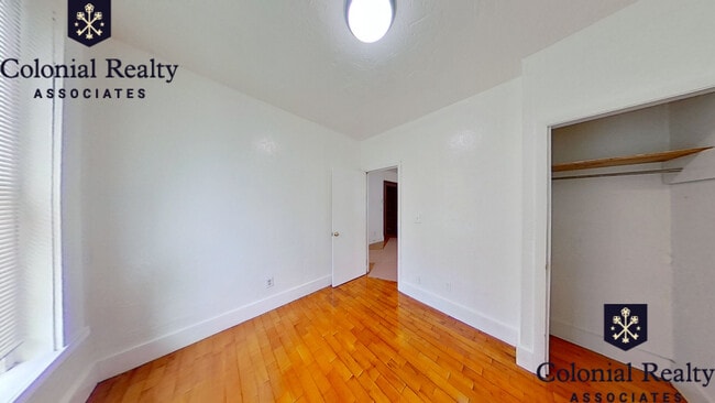 Building Photo - 6 Adella Pl