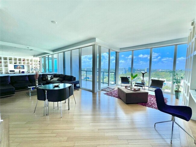 Foto del edificio - 601 NE 36th St