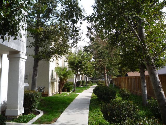 Building Photo - Upgraded Two-Story townhouse in Spring Val...