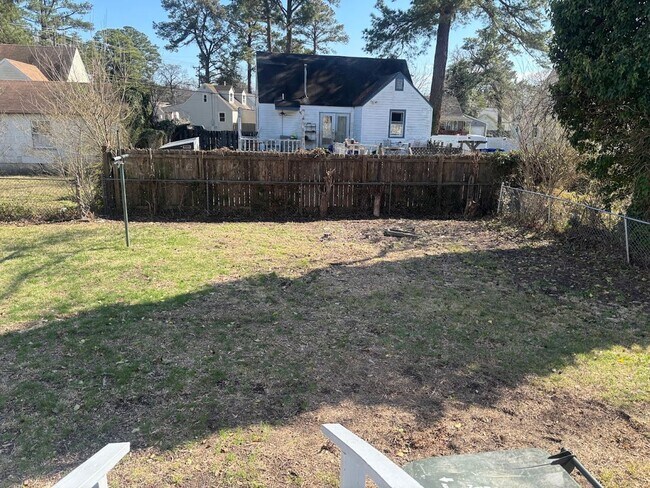 Foto del edificio - 4745 Lind St