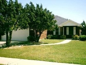 Building Photo - 1502 Carriage Hills Trail