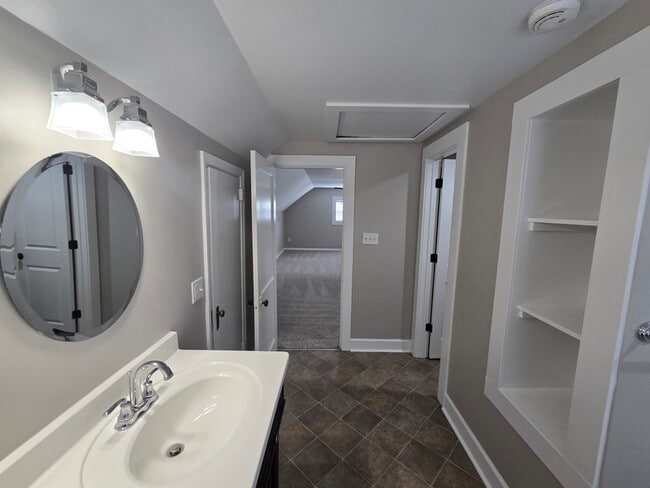 Building Photo - 4094 University Dr