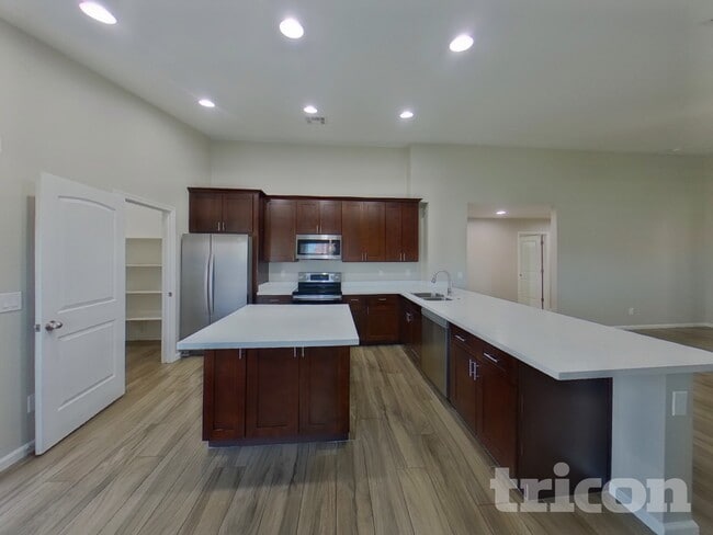 Building Photo - 2854 E Roeser Rd