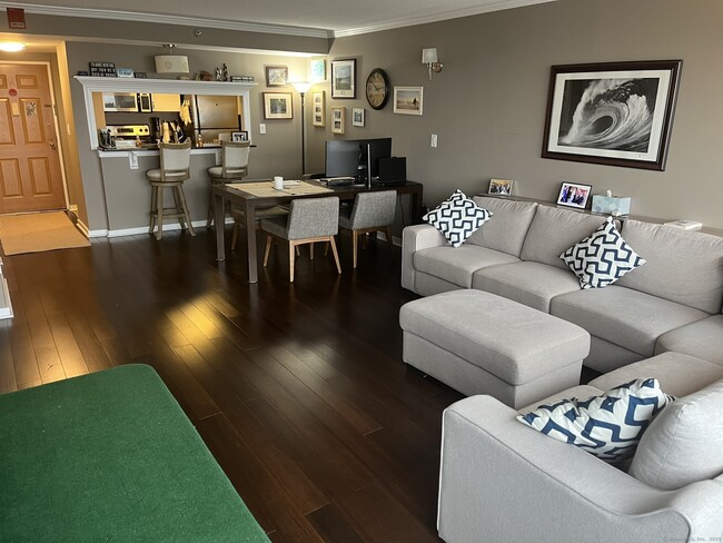 Foto del edificio - 127 Greyrock Pl