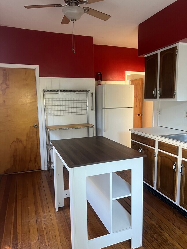 Kitchen - 22 Rena St