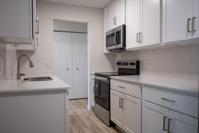 Foto del edificio - Dockside Apartments & Boat Slips - Lake Minnetonka