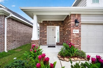 Building Photo - 9254 Sea Gdn St
