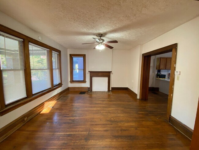 Building Photo - 338 E 18th Ave