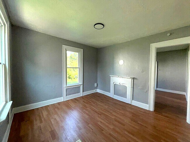 Building Photo - 462 Wood St